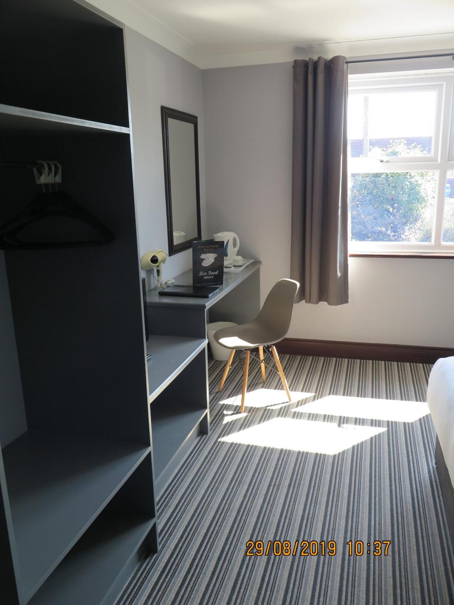 Oyster Fleet Hotel Canvey Island Екстер'єр фото
